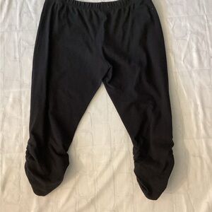 Women's Black Capris ( Size: M/ L)